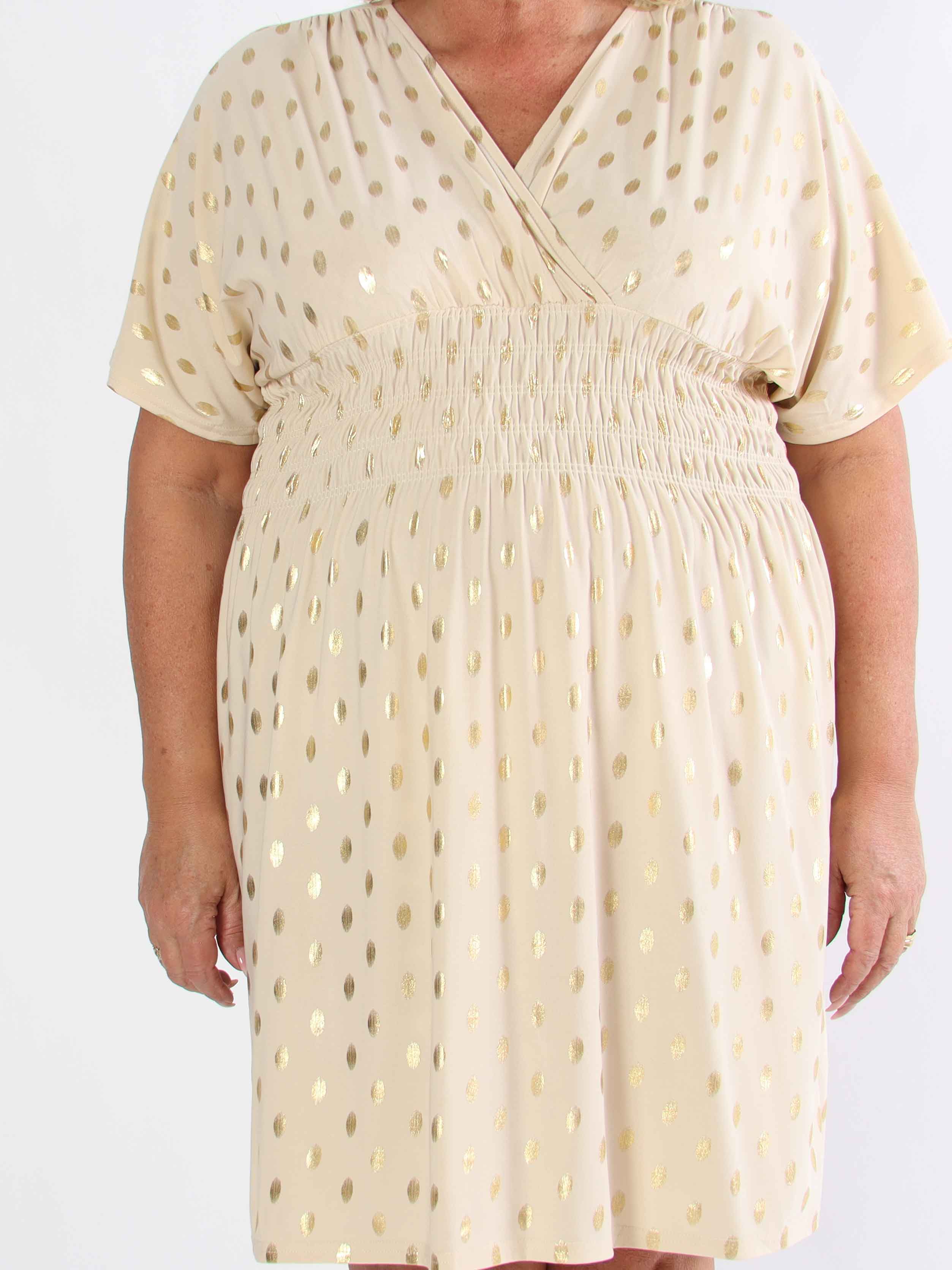 Pams Dot Short - Elastisk klänning i plus size med guldprickar